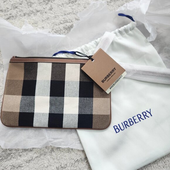 New Burberry peyton canvas wristlet/clutch/pouch - Picture 1 of 4